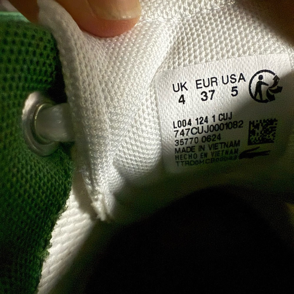 Hardly worn Lacoste Sneakers - Picture 8 of 9